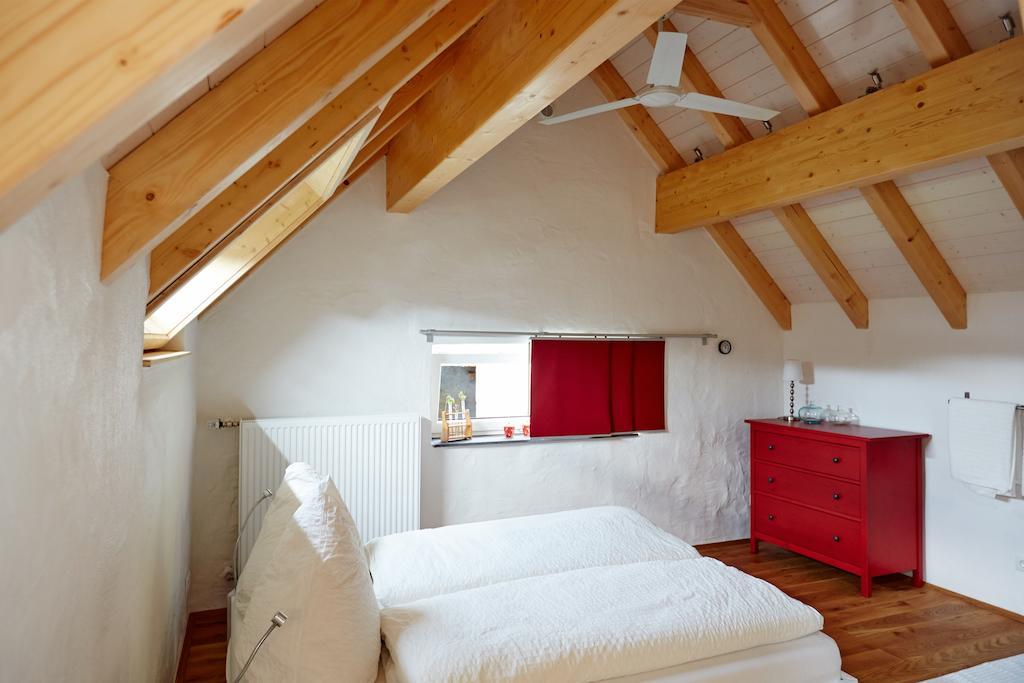 Rotes Bienenhaus Villa Kottenheim Rum bild
