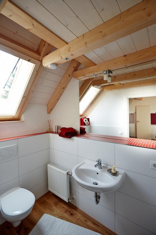 Rotes Bienenhaus Villa Kottenheim Rum bild